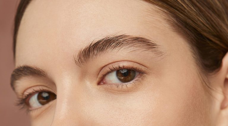 Injerto de cejas: arte, diseño y ciencia en la restauración capilar